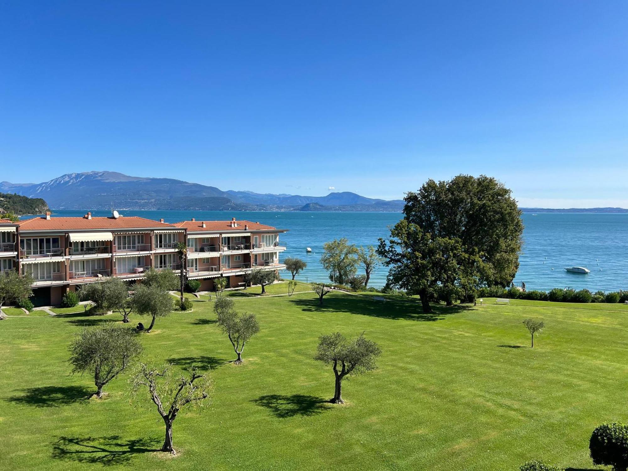 On The Beach Lake View Manerba del Garda Esterno foto